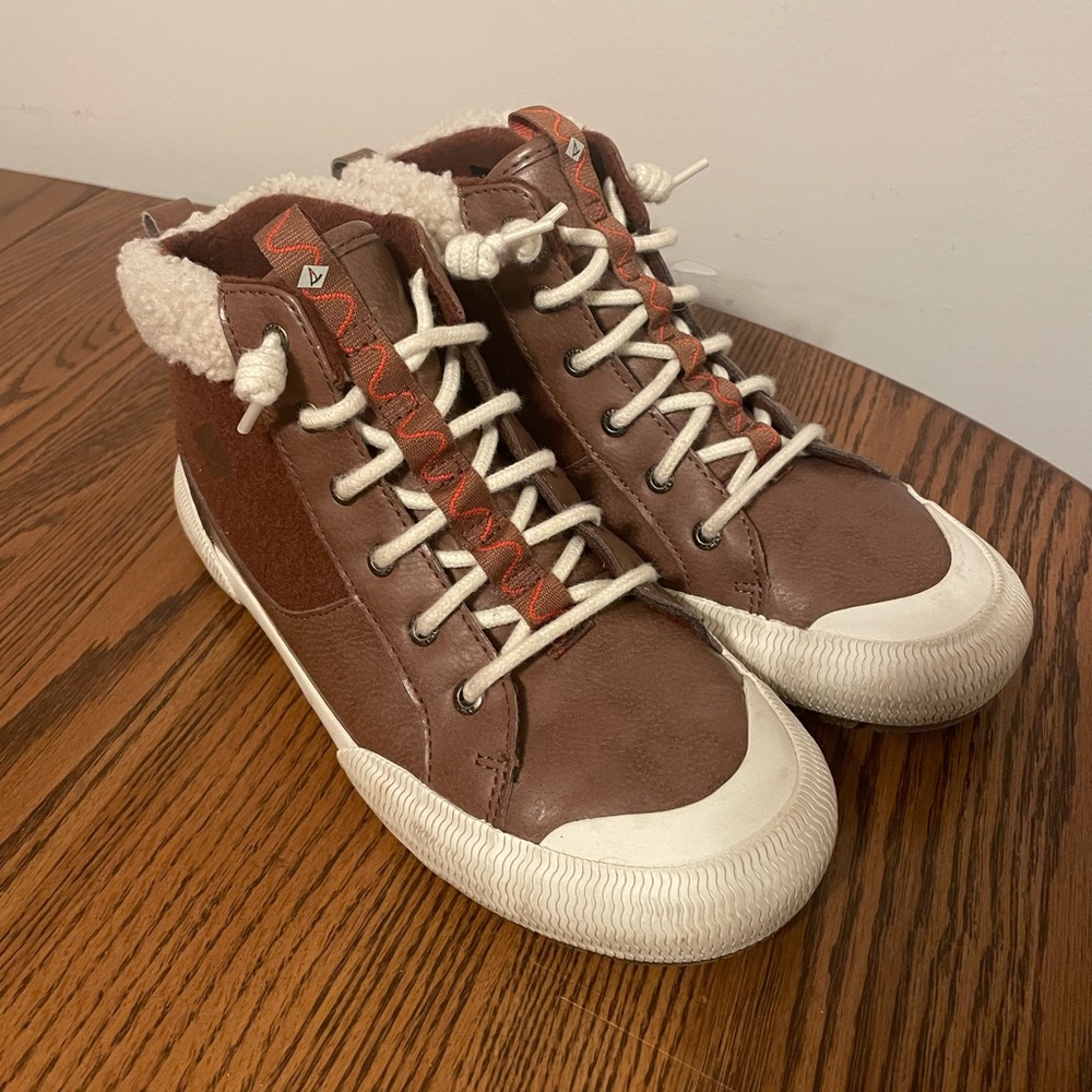 Sperry winter sneakers women’s size 8.5